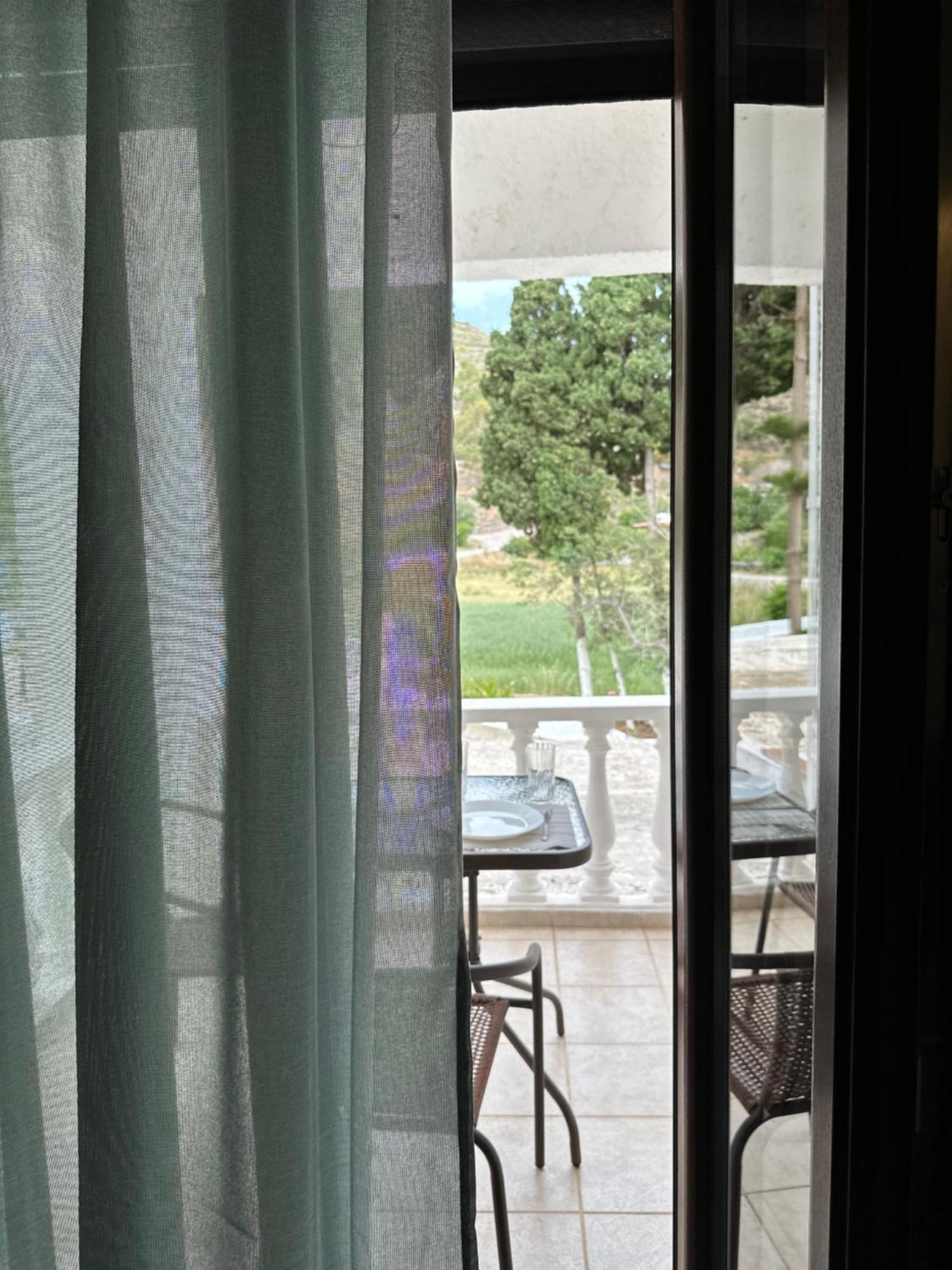 Giannis Daire Pisses Dış mekan fotoğraf